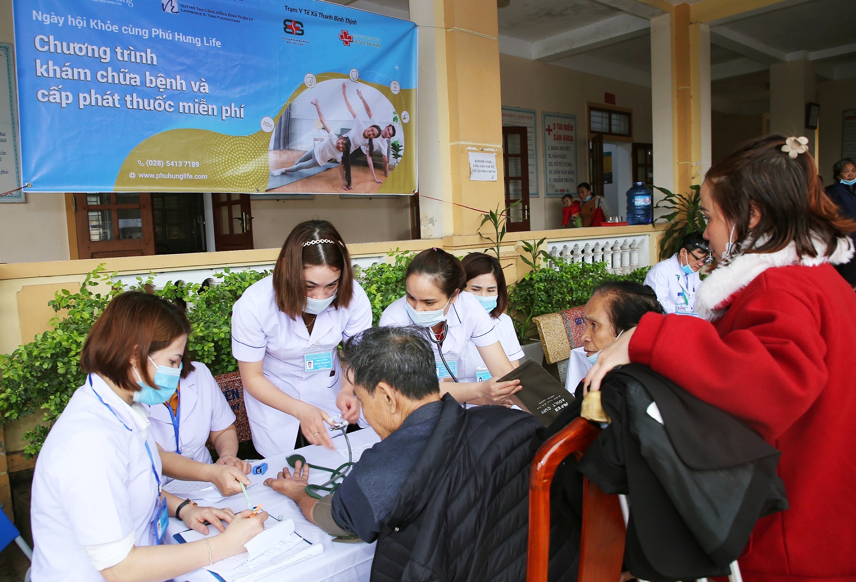 Phú Hưng Life tài trợ khám và phát thuốc miễn phí cho người dân Hà Tĩnh